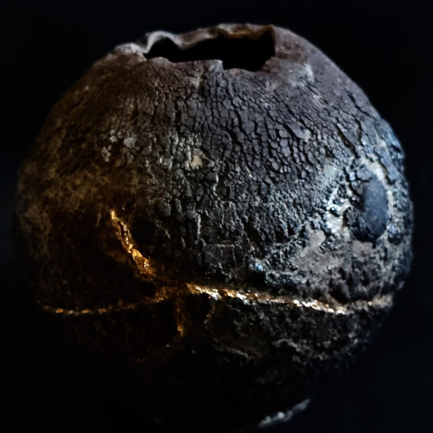 Auric Rifts in Volcanic Crust - foto 1