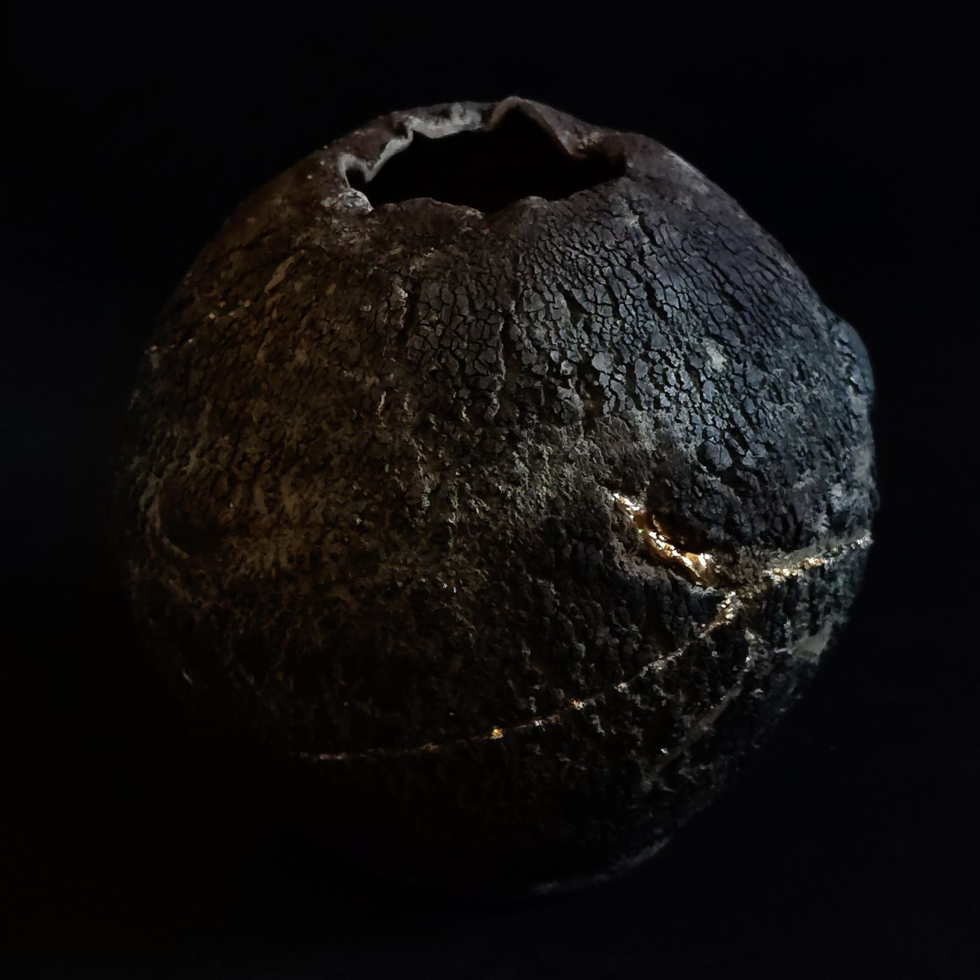 Auric Rifts in Volcanic Crust - foto 2